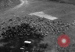 Standbild US-Truppen der 106th Infanterie an religiösen Dienst Frankreich, 1918, aus Sekunde 11 historischem Filmmaterial Videoclip 65675048397