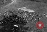 Standbild US-Truppen der 106th Infanterie an religiösen Dienst Frankreich, 1918, aus Sekunde 12 historischem Filmmaterial Videoclip 65675048397