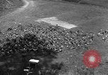 Standbild US-Truppen der 106th Infanterie an religiösen Dienst Frankreich, 1918, aus Sekunde 14 historischem Filmmaterial Videoclip 65675048397