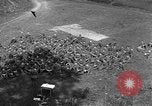 Standbild US-Truppen der 106th Infanterie an religiösen Dienst Frankreich, 1918, aus Sekunde 16 historischem Filmmaterial Videoclip 65675048397