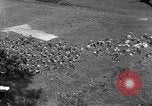 Standbild US-Truppen der 106th Infanterie an religiösen Dienst Frankreich, 1918, aus Sekunde 24 historischem Filmmaterial Videoclip 65675048397