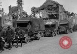 Standbild US-Truppen der 106th Infanterie an religiösen Dienst Frankreich, 1918, aus Sekunde 40 historischem Filmmaterial Videoclip 65675048397