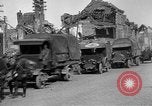 Standbild US-Truppen der 106th Infanterie an religiösen Dienst Frankreich, 1918, aus Sekunde 41 historischem Filmmaterial Videoclip 65675048397