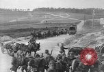 Standbild US-Truppen der 106th Infanterie an religiösen Dienst Frankreich, 1918, aus Sekunde 48 historischem Filmmaterial Videoclip 65675048397