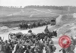 Standbild US-Truppen der 106th Infanterie an religiösen Dienst Frankreich, 1918, aus Sekunde 50 historischem Filmmaterial Videoclip 65675048397