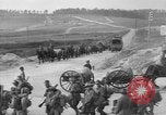 Standbild US-Truppen der 106th Infanterie an religiösen Dienst Frankreich, 1918, aus Sekunde 52 historischem Filmmaterial Videoclip 65675048397