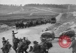 Standbild US-Truppen der 106th Infanterie an religiösen Dienst Frankreich, 1918, aus Sekunde 53 historischem Filmmaterial Videoclip 65675048397