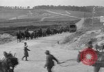 Standbild US-Truppen der 106th Infanterie an religiösen Dienst Frankreich, 1918, aus Sekunde 55 historischem Filmmaterial Videoclip 65675048397