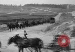 Standbild US-Truppen der 106th Infanterie an religiösen Dienst Frankreich, 1918, aus Sekunde 57 historischem Filmmaterial Videoclip 65675048397