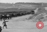 Standbild US-Truppen der 106th Infanterie an religiösen Dienst Frankreich, 1918, aus Sekunde 61 historischem Filmmaterial Videoclip 65675048397