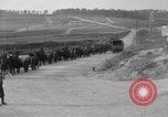 Standbild US-Truppen der 106th Infanterie an religiösen Dienst Frankreich, 1918, aus Sekunde 62 historischem Filmmaterial Videoclip 65675048397