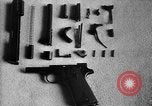 Standbild Colt Modell 1911 halbautomatische Pistole United States USA, 1918, aus Sekunde 3 historischem Filmmaterial Videoclip 65675048402
