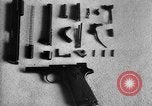 Standbild Colt Modell 1911 halbautomatische Pistole United States USA, 1918, aus Sekunde 5 historischem Filmmaterial Videoclip 65675048402