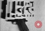Standbild Colt Modell 1911 halbautomatische Pistole United States USA, 1918, aus Sekunde 6 historischem Filmmaterial Videoclip 65675048402