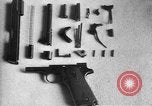 Standbild Colt Modell 1911 halbautomatische Pistole United States USA, 1918, aus Sekunde 7 historischem Filmmaterial Videoclip 65675048402