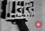 Standbild Colt Modell 1911 halbautomatische Pistole United States USA, 1918, aus Sekunde 10 historischem Filmmaterial Videoclip 65675048402
