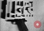 Standbild Colt Modell 1911 halbautomatische Pistole United States USA, 1918, aus Sekunde 12 historischem Filmmaterial Videoclip 65675048402