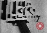 Standbild Colt Modell 1911 halbautomatische Pistole United States USA, 1918, aus Sekunde 15 historischem Filmmaterial Videoclip 65675048402
