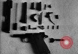 Standbild Colt Modell 1911 halbautomatische Pistole United States USA, 1918, aus Sekunde 16 historischem Filmmaterial Videoclip 65675048402
