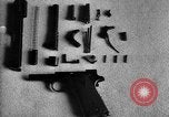 Standbild Colt Modell 1911 halbautomatische Pistole United States USA, 1918, aus Sekunde 17 historischem Filmmaterial Videoclip 65675048402