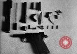 Standbild Colt Modell 1911 halbautomatische Pistole United States USA, 1918, aus Sekunde 18 historischem Filmmaterial Videoclip 65675048402