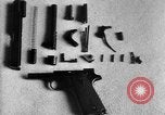 Standbild Colt Modell 1911 halbautomatische Pistole United States USA, 1918, aus Sekunde 19 historischem Filmmaterial Videoclip 65675048402