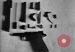 Standbild Colt Modell 1911 halbautomatische Pistole United States USA, 1918, aus Sekunde 23 historischem Filmmaterial Videoclip 65675048402