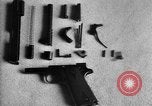 Standbild Colt Modell 1911 halbautomatische Pistole United States USA, 1918, aus Sekunde 24 historischem Filmmaterial Videoclip 65675048402