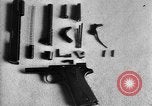Standbild Colt Modell 1911 halbautomatische Pistole United States USA, 1918, aus Sekunde 25 historischem Filmmaterial Videoclip 65675048402