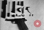 Standbild Colt Modell 1911 halbautomatische Pistole United States USA, 1918, aus Sekunde 26 historischem Filmmaterial Videoclip 65675048402
