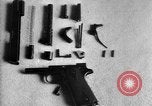 Standbild Colt Modell 1911 halbautomatische Pistole United States USA, 1918, aus Sekunde 27 historischem Filmmaterial Videoclip 65675048402