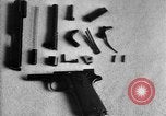 Standbild Colt Modell 1911 halbautomatische Pistole United States USA, 1918, aus Sekunde 28 historischem Filmmaterial Videoclip 65675048402