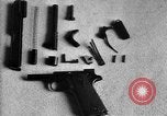 Standbild Colt Modell 1911 halbautomatische Pistole United States USA, 1918, aus Sekunde 29 historischem Filmmaterial Videoclip 65675048402