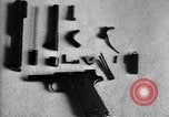 Standbild Colt Modell 1911 halbautomatische Pistole United States USA, 1918, aus Sekunde 30 historischem Filmmaterial Videoclip 65675048402