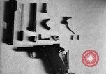 Standbild Colt Modell 1911 halbautomatische Pistole United States USA, 1918, aus Sekunde 32 historischem Filmmaterial Videoclip 65675048402