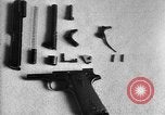 Standbild Colt Modell 1911 halbautomatische Pistole United States USA, 1918, aus Sekunde 33 historischem Filmmaterial Videoclip 65675048402