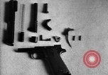 Standbild Colt Modell 1911 halbautomatische Pistole United States USA, 1918, aus Sekunde 34 historischem Filmmaterial Videoclip 65675048402