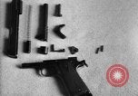 Standbild Colt Modell 1911 halbautomatische Pistole United States USA, 1918, aus Sekunde 36 historischem Filmmaterial Videoclip 65675048402