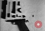 Standbild Colt Modell 1911 halbautomatische Pistole United States USA, 1918, aus Sekunde 37 historischem Filmmaterial Videoclip 65675048402
