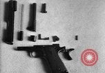 Standbild Colt Modell 1911 halbautomatische Pistole United States USA, 1918, aus Sekunde 40 historischem Filmmaterial Videoclip 65675048402