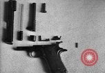 Standbild Colt Modell 1911 halbautomatische Pistole United States USA, 1918, aus Sekunde 42 historischem Filmmaterial Videoclip 65675048402