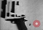 Standbild Colt Modell 1911 halbautomatische Pistole United States USA, 1918, aus Sekunde 43 historischem Filmmaterial Videoclip 65675048402