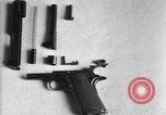 Standbild Colt Modell 1911 halbautomatische Pistole United States USA, 1918, aus Sekunde 45 historischem Filmmaterial Videoclip 65675048402