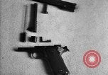 Standbild Colt Modell 1911 halbautomatische Pistole United States USA, 1918, aus Sekunde 50 historischem Filmmaterial Videoclip 65675048402