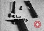 Standbild Colt Modell 1911 halbautomatische Pistole United States USA, 1918, aus Sekunde 52 historischem Filmmaterial Videoclip 65675048402