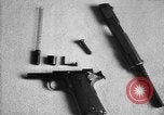 Standbild Colt Modell 1911 halbautomatische Pistole United States USA, 1918, aus Sekunde 57 historischem Filmmaterial Videoclip 65675048402