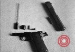 Standbild Colt Modell 1911 halbautomatische Pistole United States USA, 1918, aus Sekunde 59 historischem Filmmaterial Videoclip 65675048402