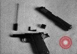 Standbild Colt Modell 1911 halbautomatische Pistole United States USA, 1918, aus Sekunde 61 historischem Filmmaterial Videoclip 65675048402