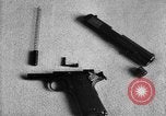 Standbild Colt Modell 1911 halbautomatische Pistole United States USA, 1918, aus Sekunde 62 historischem Filmmaterial Videoclip 65675048402