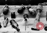 Standbild Brandsätze Handgranaten United States USA, 1918, aus Sekunde 5 historischem Filmmaterial Videoclip 65675048403